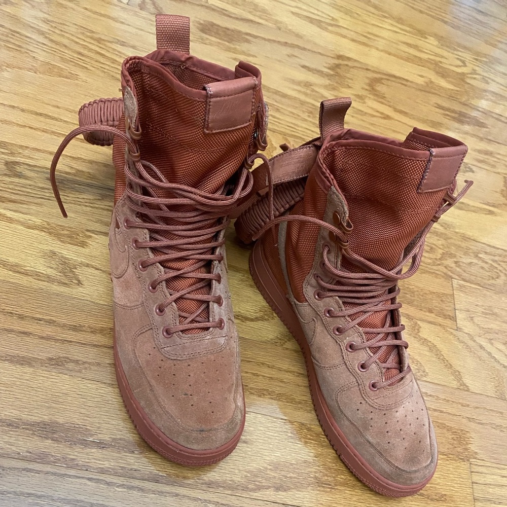 Nike 864024-204 Air Force 1 size 11